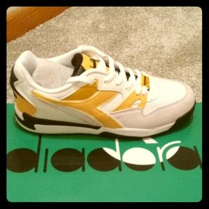 Diadora
